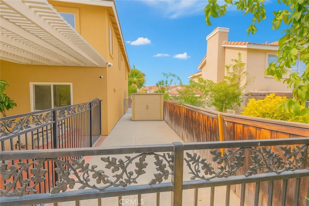 2559 Gilbert Avenue, Corona, California 92881 home-pic-31